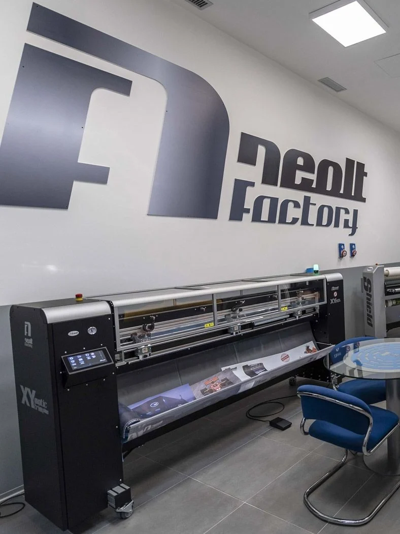 NEOLT FACTORY Showroom – XY Series