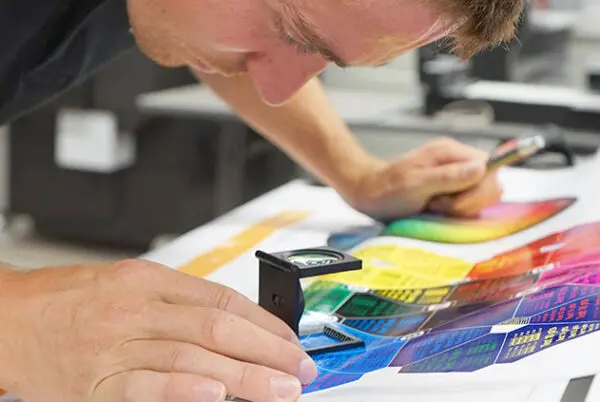 Controllo e misurazione del colore nella stampa digitale con Caldera